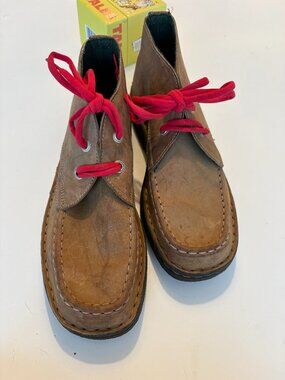 GH Bass Ladies Size 7 Light Brown Suede Chukka Moccasin Lace-Up Booties NWOT